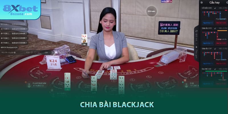 Dealer 8sbet chia bài Blackjack